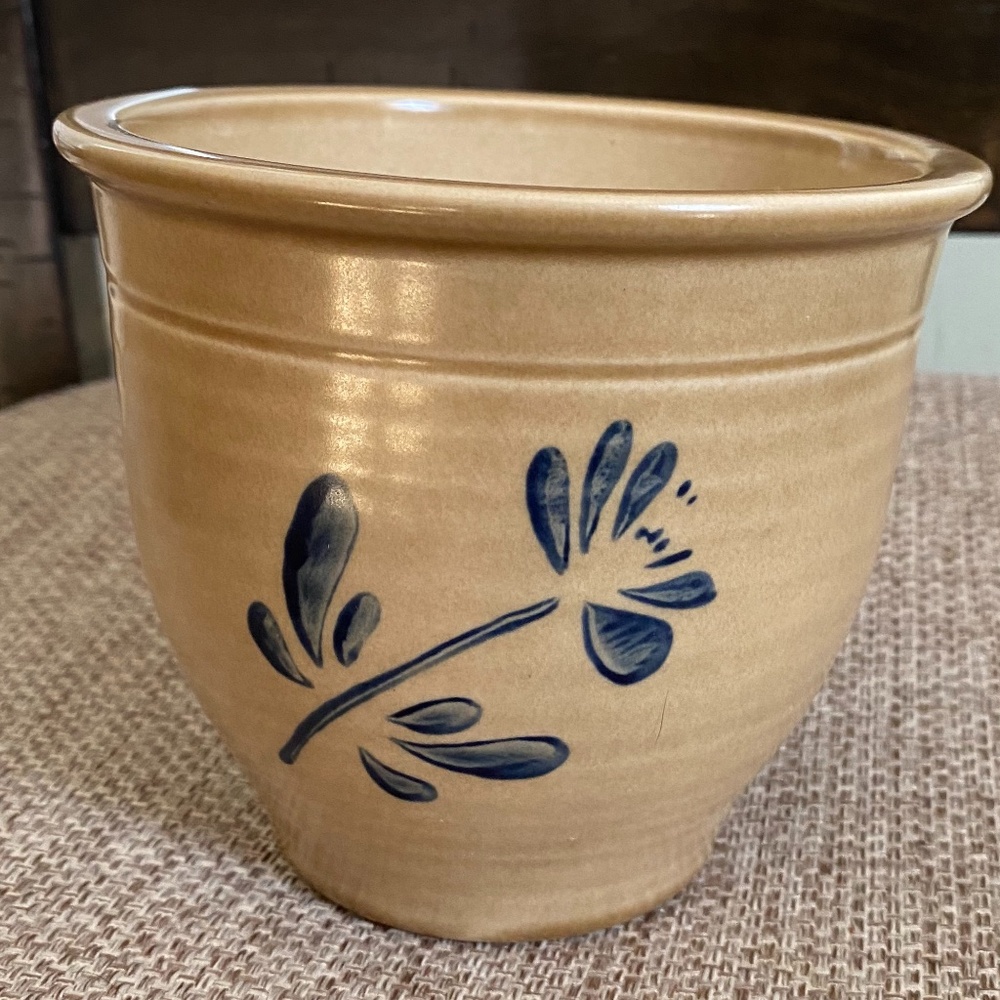 Pfaltzgraff vintage planter; pottery